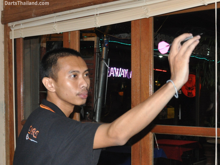 darts-photos-bangkok-thailand-darts-players-darts--leagues-photos-24_may_2011_corner_bar_002