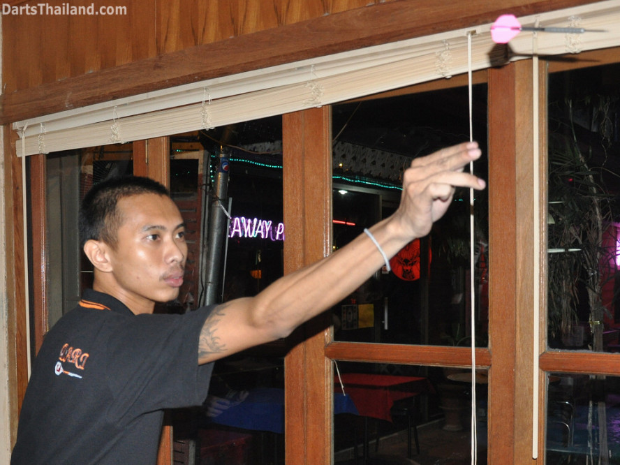 darts-photos-bangkok-thailand-darts-players-darts--leagues-photos-24_may_2011_corner_bar_003