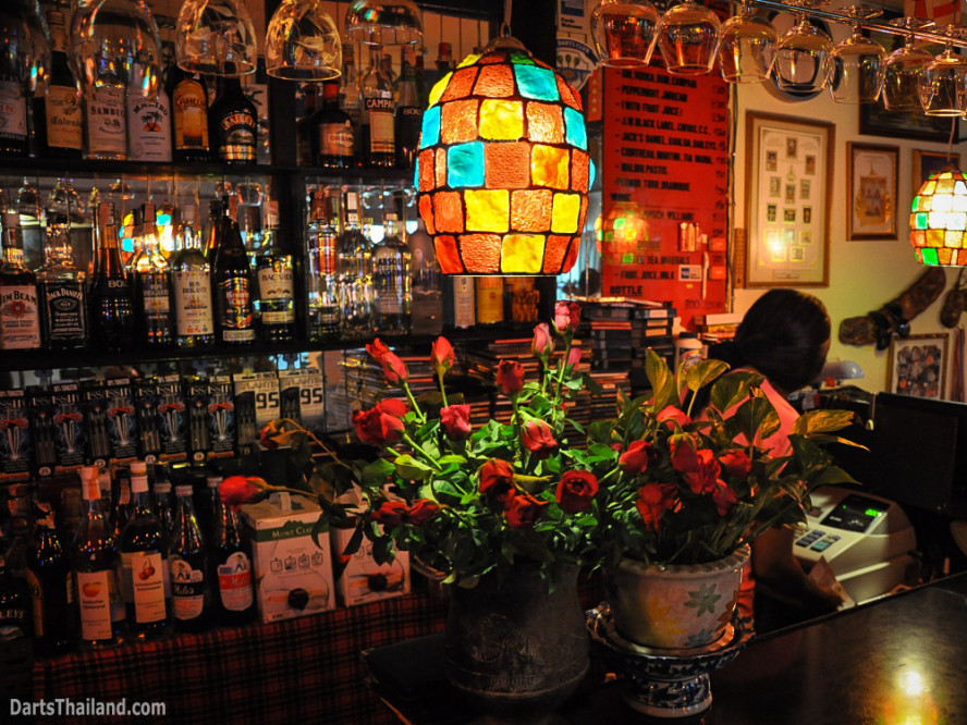 darts_domino_bar_saturday_bangkok_sukhumvit_soi_11_thailand_13