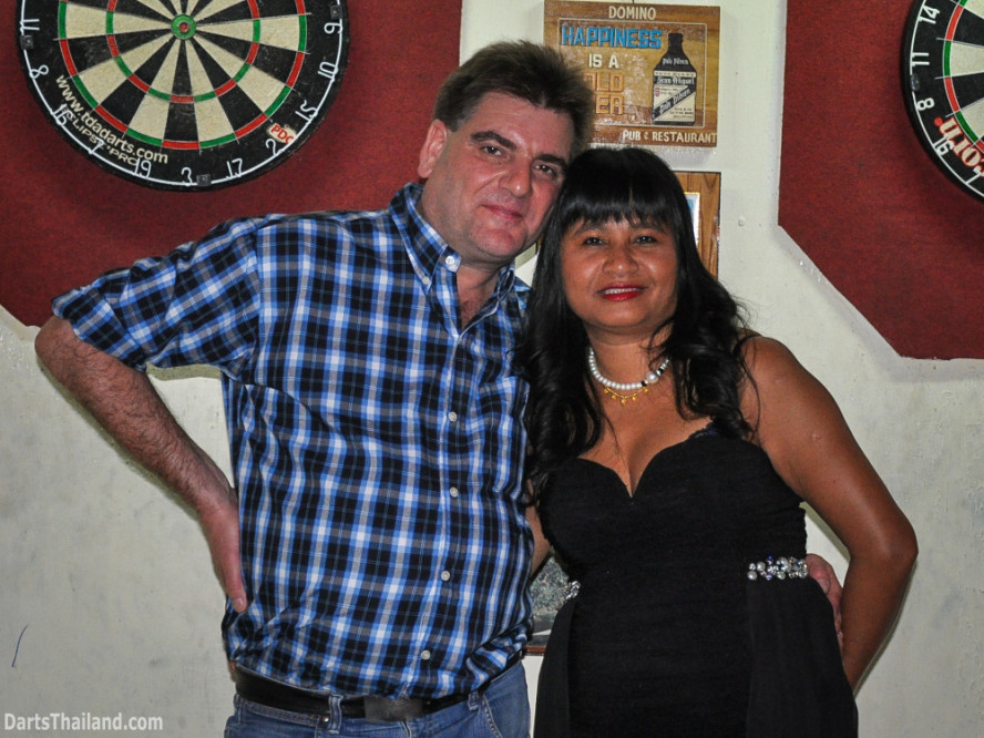 darts_domino_bar_saturday_bangkok_sukhumvit_soi_11_thailand_16