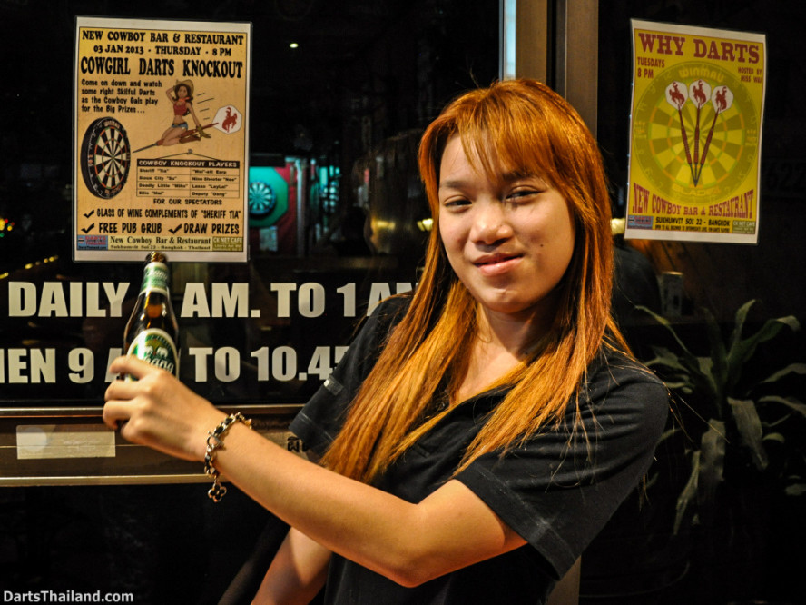 darts_thailand_kenny_vs_sorn_darts_sukhumvit_soi_22_new_cowboy_bar_024