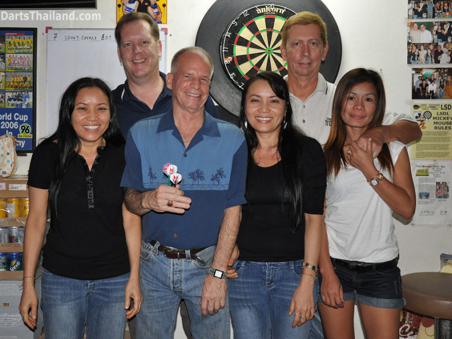 dt1521_sport_corner_darts_team_bangkok