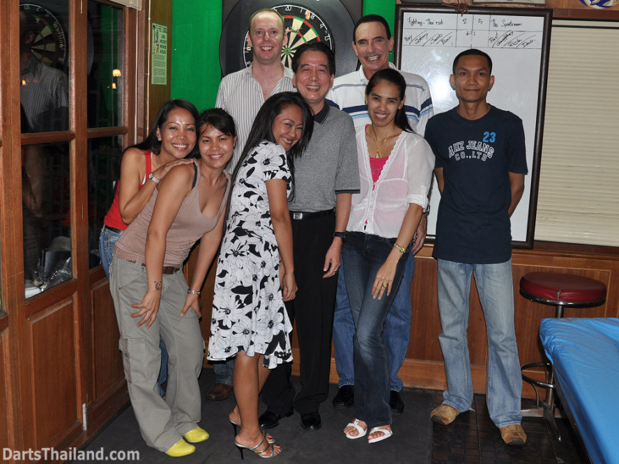 dt1546_corner_bar_sportsman_darts_bangkok