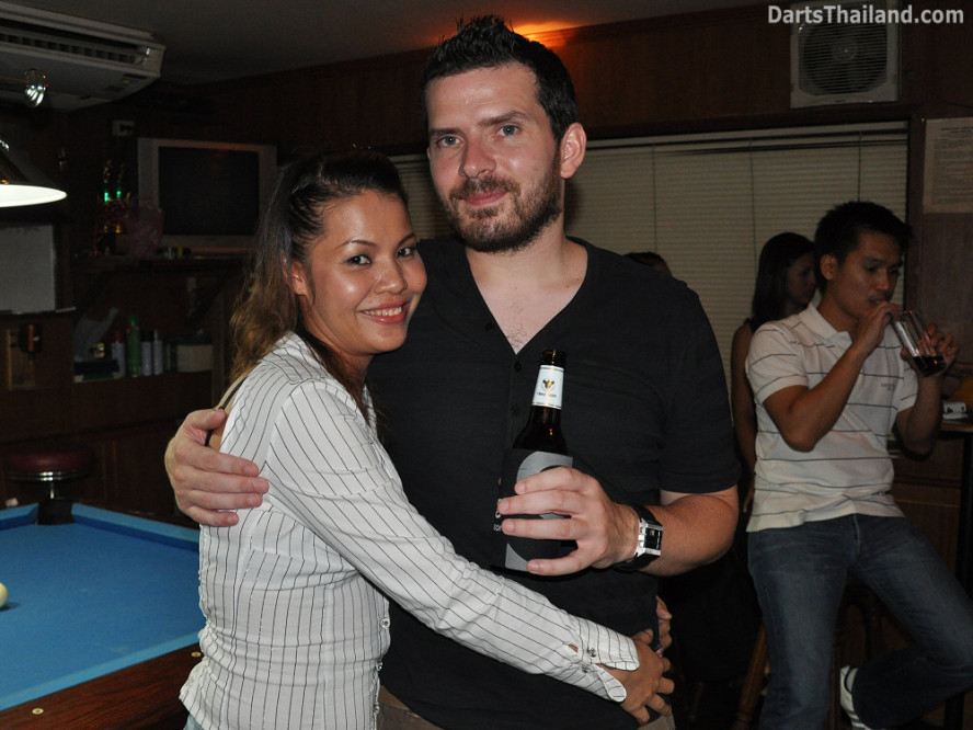 dt1583_coke_steve_dart_corner_bar