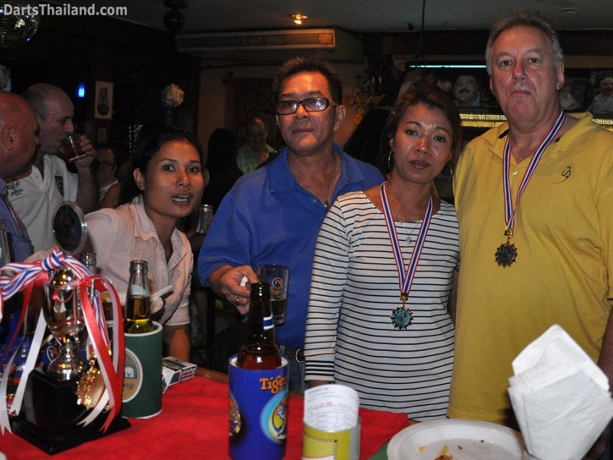 dt1685_bmdl_dart_photo_on_kanit_jar_52_bar_sukhumvit_soi_22