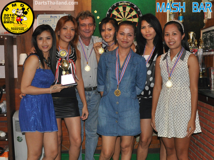 dt1856_mash_bar_bmdl_bangkok_mickey_mouse_darts_league_moonshine_sukhumvit_soi_22