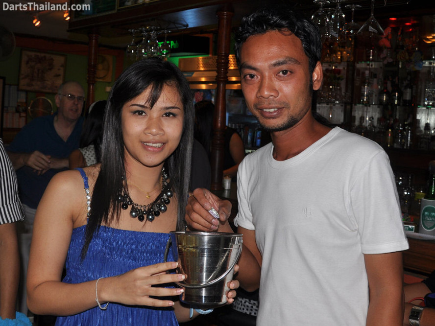 dt1876_nit_a_52_bar_bmdl_bangkok_mickey_mouse_darts_league_moonshine_sukhumvit_soi_22