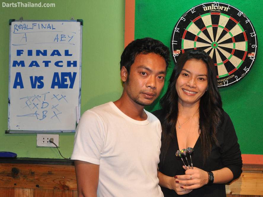 dt1916_aey_sexy_bmdl_bangkok_mickey_mouse_darts_league_moonshine_sukhumvit_soi_22