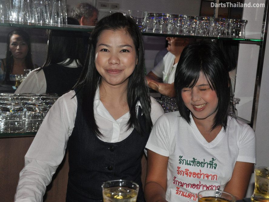 dt1936_aloha_darts_bar_sexy_sukhumvit_soi_22_bangkok