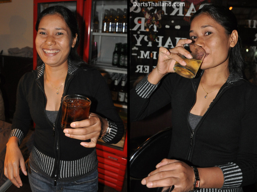 dt2048_miss_on_yorkshire_tri_bar_darts_knockout_52_aloha_corner_sukhumvit_soi_22_bangkok