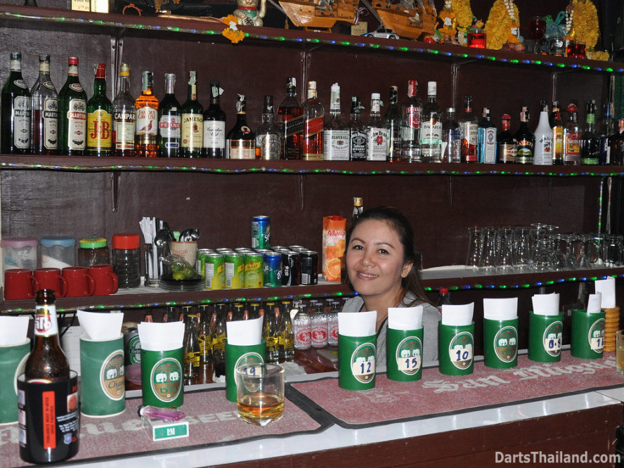 dt2050_booze_yorkshire_tri_bar_darts_knockout_52_aloha_corner_sukhumvit_soi_22_bangkok