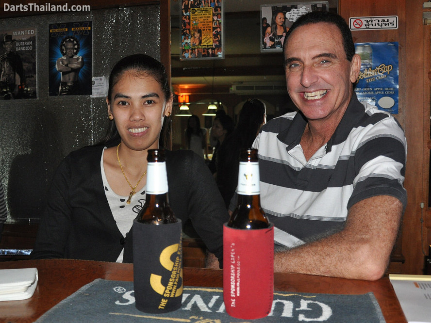 dt2057_dow_rick_yorkshire_tri_bar_darts_knockout_52_aloha_corner_sukhumvit_soi_22_bangkok