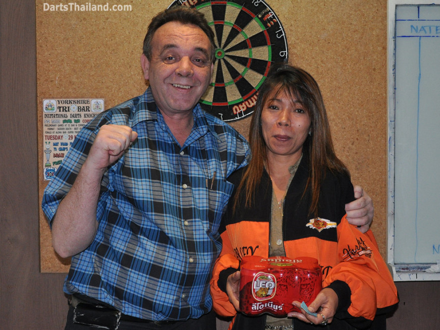 dt2100_kenny_ktd_jar_yorkshire_tri_bar_darts_knockout_52_aloha_corner_sukhumvit_soi_22_bangkok