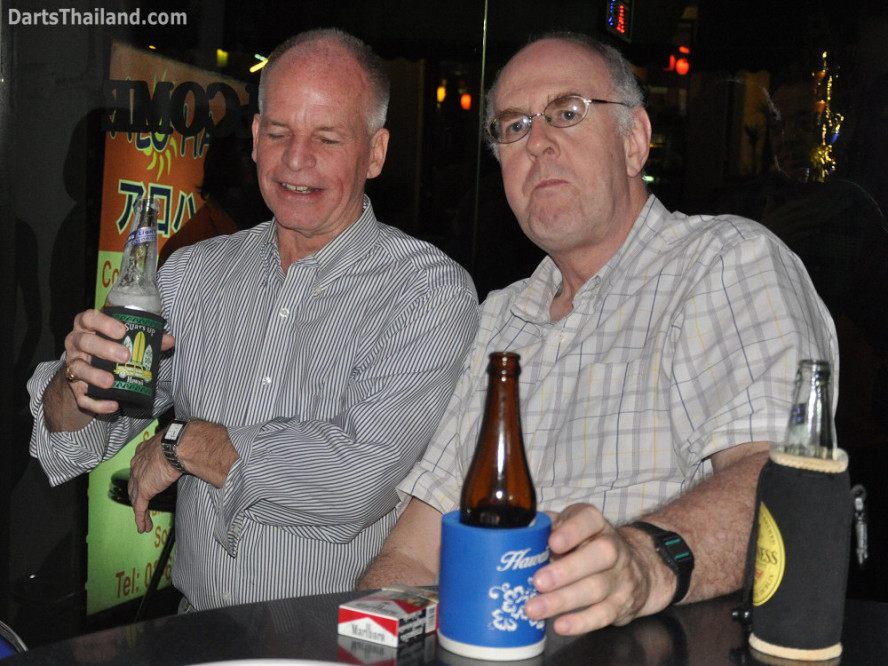 dt2106_tim_nigel_yorkshire_tri_bar_darts_knockout_52_aloha_corner_sukhumvit_soi_22_bangkok