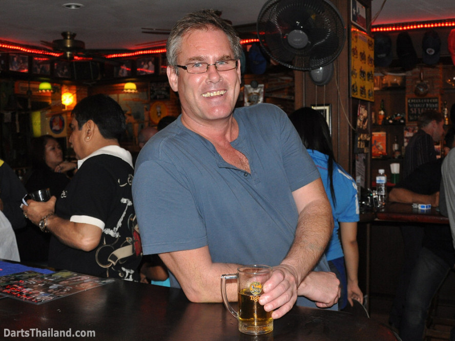 dt2168_andy_lsdl_lower_sukhumvit_darts_league_bangkok