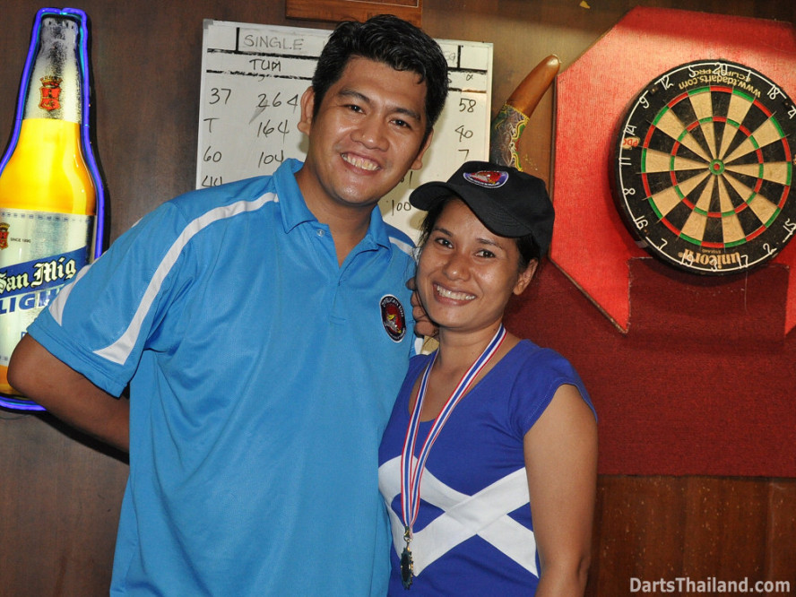 dt2181_bryan_miss_on_lsdl_lower_sukhumvit_darts_league_bangkok