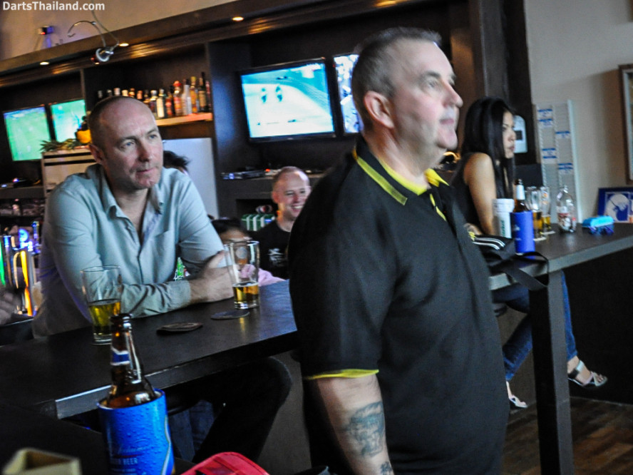 phil_taylor_damion_darts_photo_bangkok_2013_sportsman_bar_soi_13_sukhumvit_047